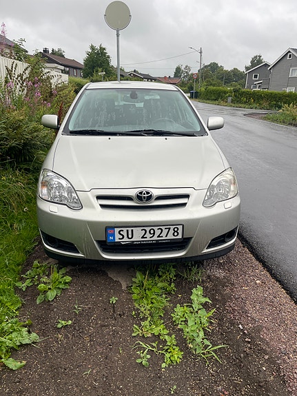 Toyota Corolla 2 of 9