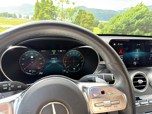 Mercedes-Benz GLC300 e 22 of 30