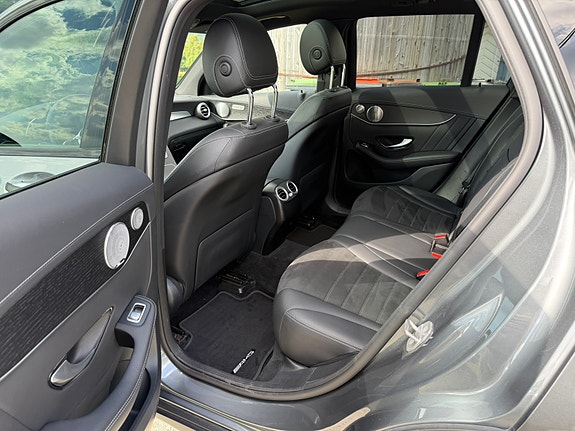 Mercedes-Benz GLC300 e 11 of 30