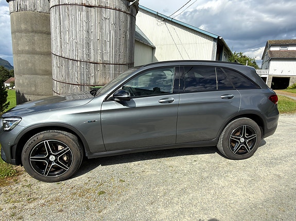 Mercedes-Benz GLC300 e 4 of 30