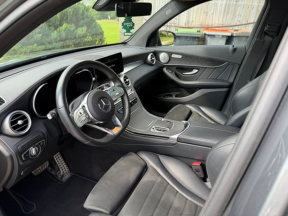 Mercedes-Benz GLC300 e 13 of 30