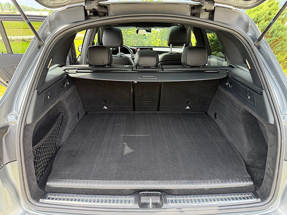 Mercedes-Benz GLC300 e 8 of 30