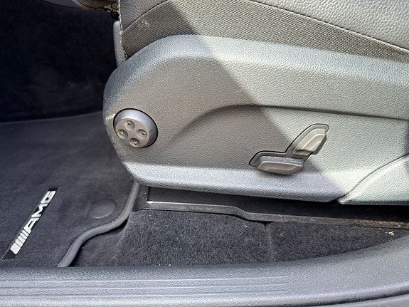 Mercedes-Benz GLC300 e 18 of 30