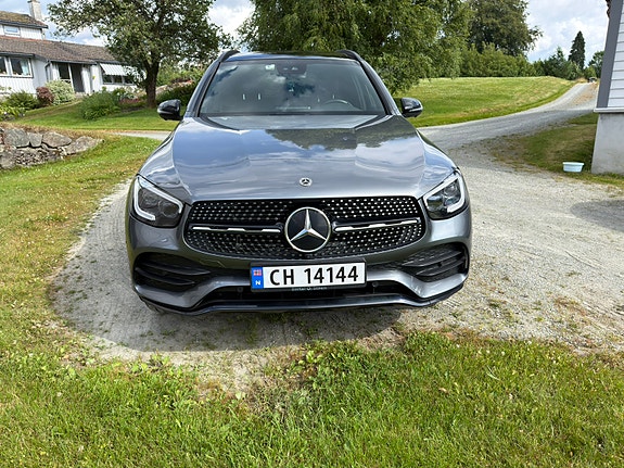 Mercedes-Benz GLC300 e 2 of 30