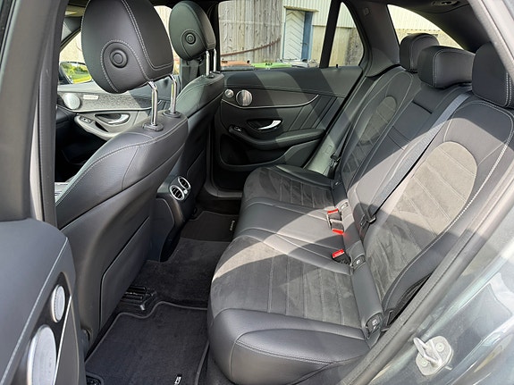 Mercedes-Benz GLC300 e 12 of 30