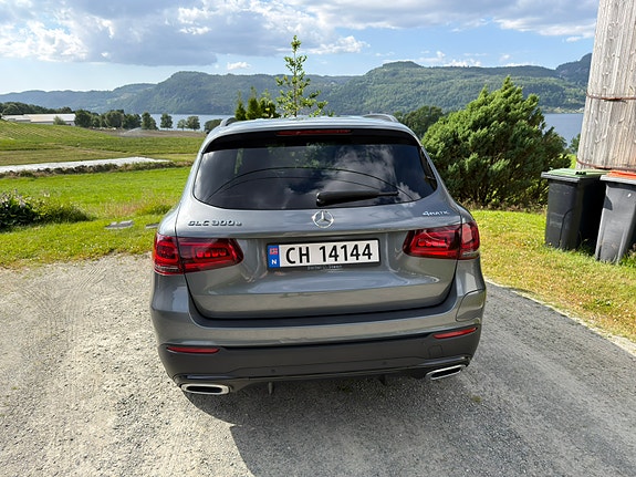 Mercedes-Benz GLC300 e 7 of 30