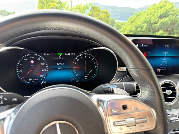 Mercedes-Benz GLC300 e 21 of 30