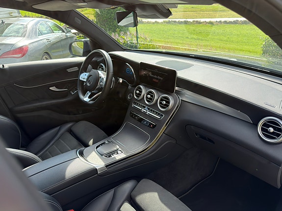 Mercedes-Benz GLC300 e 14 of 30