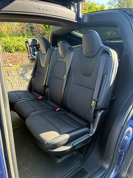 Tesla Model X 4 of 9