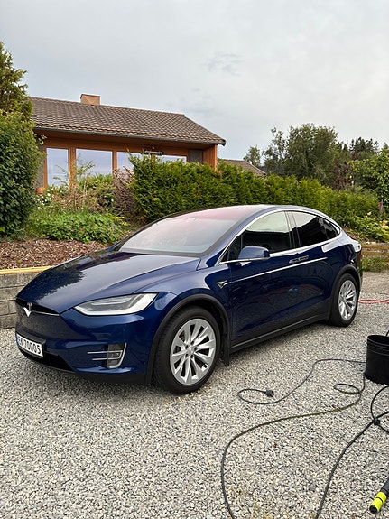 Tesla Model X 2 of 9
