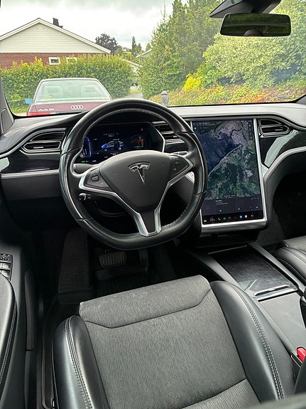 Tesla Model X 3 of 9