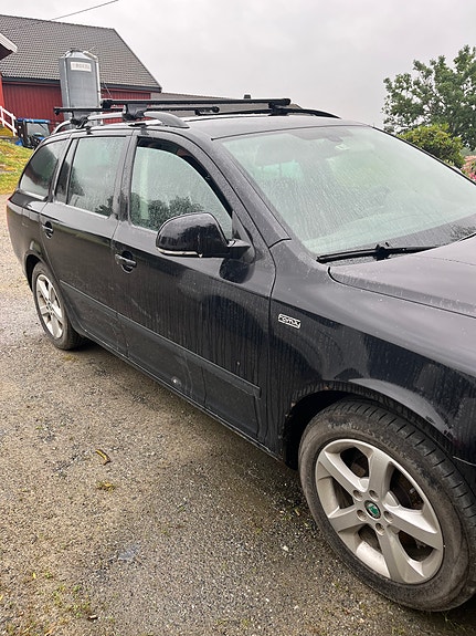 Skoda Octavia 2 of 3