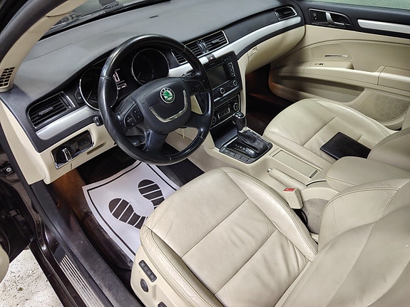 Skoda Superb 17 of 30