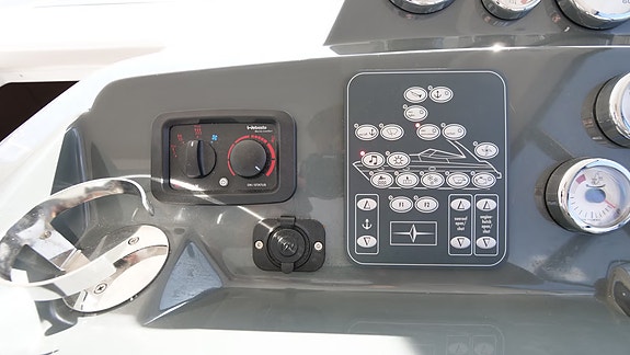 Bavaria Sport 400 Coupé 2015 | Joystick | 500 timer | Thruster forut/akterut 14 of 30
