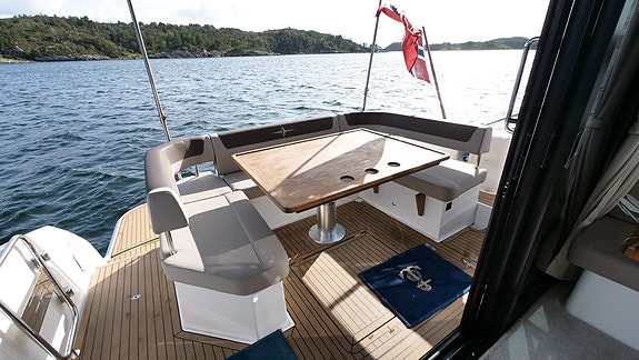 Bavaria Sport 400 Coupé 2015 | Joystick | 500 timer | Thruster forut/akterut 15 of 30