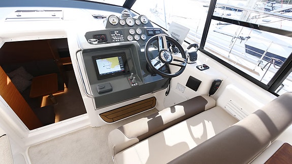 Bavaria Sport 400 Coupé 2015 | Joystick | 500 timer | Thruster forut/akterut 12 of 30
