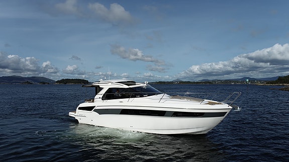 Bavaria Sport 400 Coupé 2015 | Joystick | 500 timer | Thruster forut/akterut 7 of 30