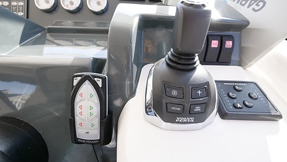 Bavaria Sport 400 Coupé 2015 | Joystick | 500 timer | Thruster forut/akterut 19 of 30