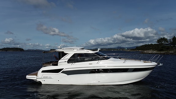 Bavaria Sport 400 Coupé 2015 | Joystick | 500 timer | Thruster forut/akterut 18 of 30