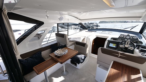 Bavaria Sport 400 Coupé 2015 | Joystick | 500 timer | Thruster forut/akterut 2 of 30