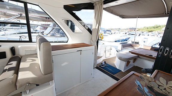 Bavaria Sport 400 Coupé 2015 | Joystick | 500 timer | Thruster forut/akterut 5 of 30