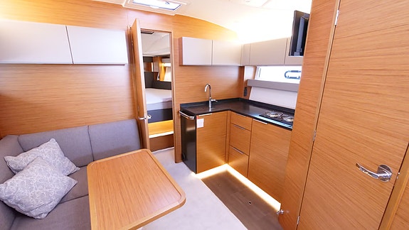 Bavaria Sport 400 Coupé 2015 | Joystick | 500 timer | Thruster forut/akterut 10 of 30