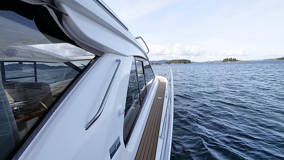 Bavaria Sport 400 Coupé 2015 | Joystick | 500 timer | Thruster forut/akterut 20 of 30