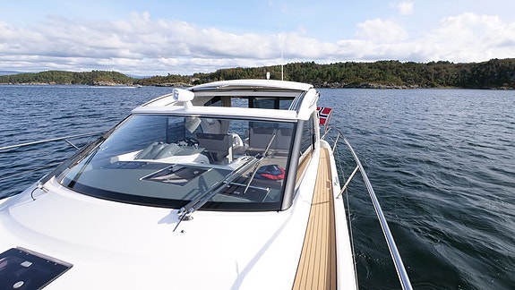 Bavaria Sport 400 Coupé 2015 | Joystick | 500 timer | Thruster forut/akterut 3 of 30