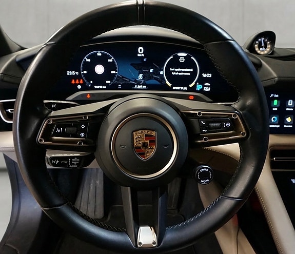 Porsche Taycan Cross Turismo 17 of 30