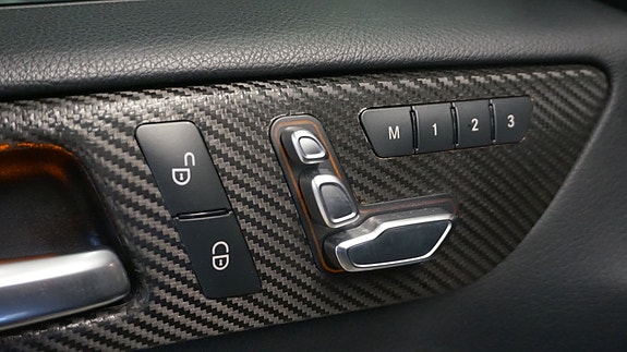 Mercedes-Benz GLS63 14 of 30
