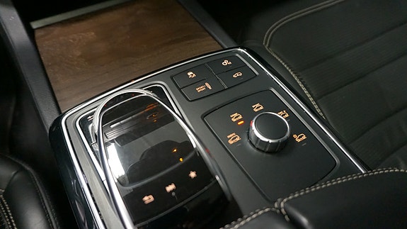 Mercedes-Benz GLS63 30 of 30