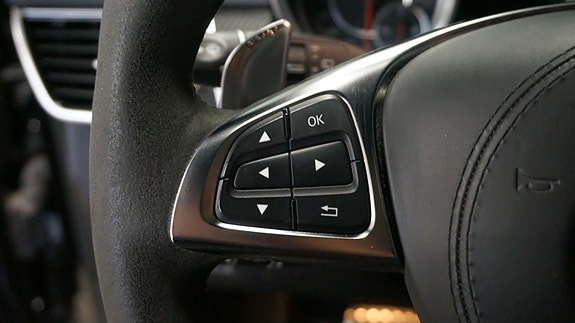 Mercedes-Benz GLS63 16 of 30