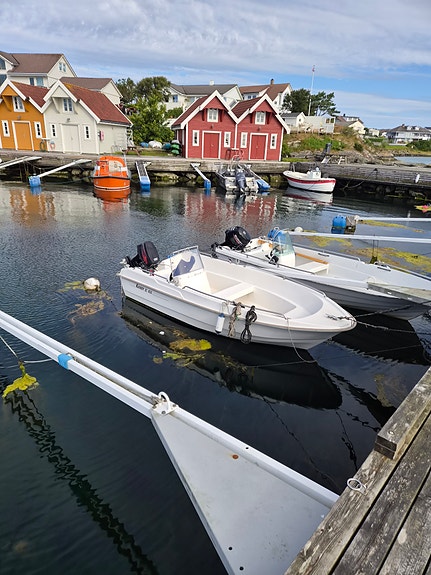 Leier ut en pålitelig og komfortabel båt. 4 of 4