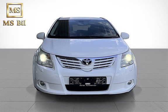 Toyota Avensis 2 of 5