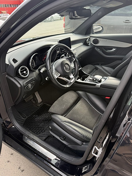 Mercedes-Benz GLC350 e 10 of 15