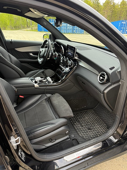 Mercedes-Benz GLC350 e 11 of 15