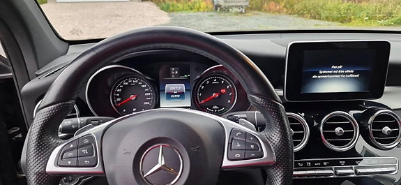 Mercedes-Benz GLC350 e 13 of 15