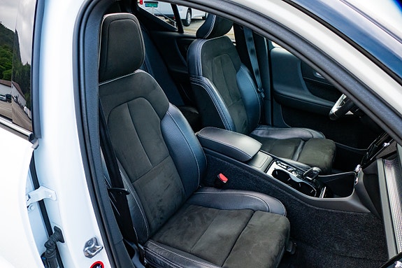 Volvo XC40 13 of 20