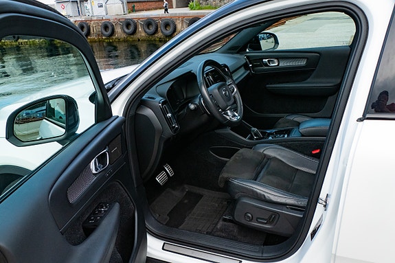 Volvo XC40 12 of 20