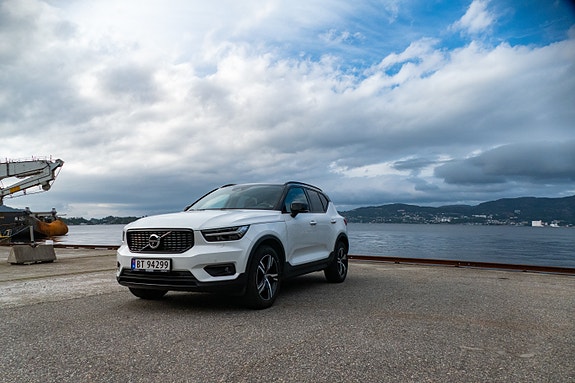 Volvo XC40 4 of 5