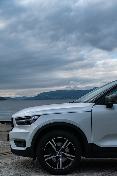 Volvo XC40 2 of 5