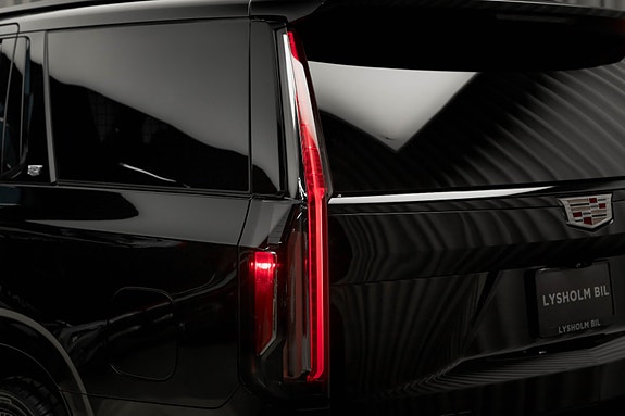 Cadillac Escalade 14 of 30
