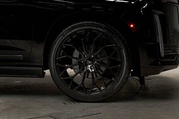Cadillac Escalade 7 of 30