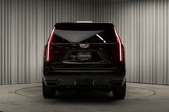 Cadillac Escalade 15 of 30