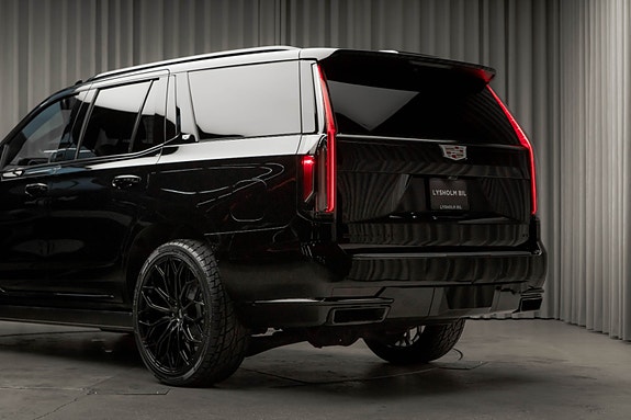 Cadillac Escalade 13 of 30