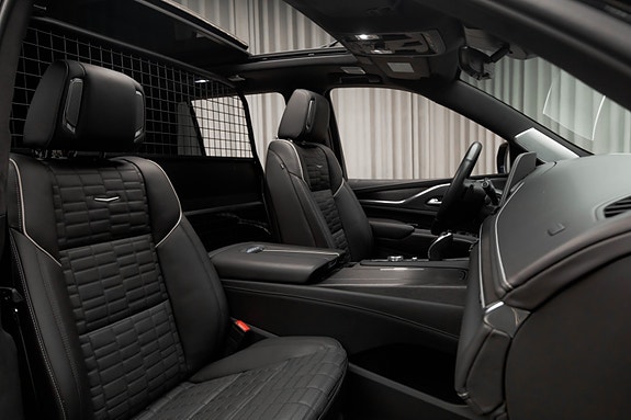 Cadillac Escalade 17 of 30