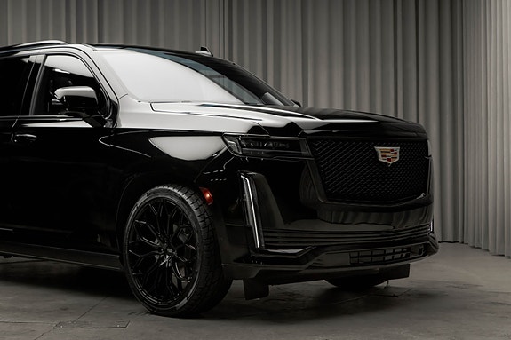 Cadillac Escalade 2 of 30