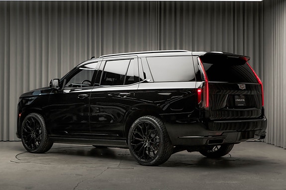 Cadillac Escalade 12 of 30