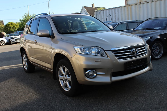 Toyota RAV4 5 of 5