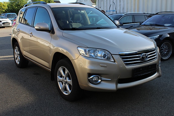Toyota RAV4 4 of 5